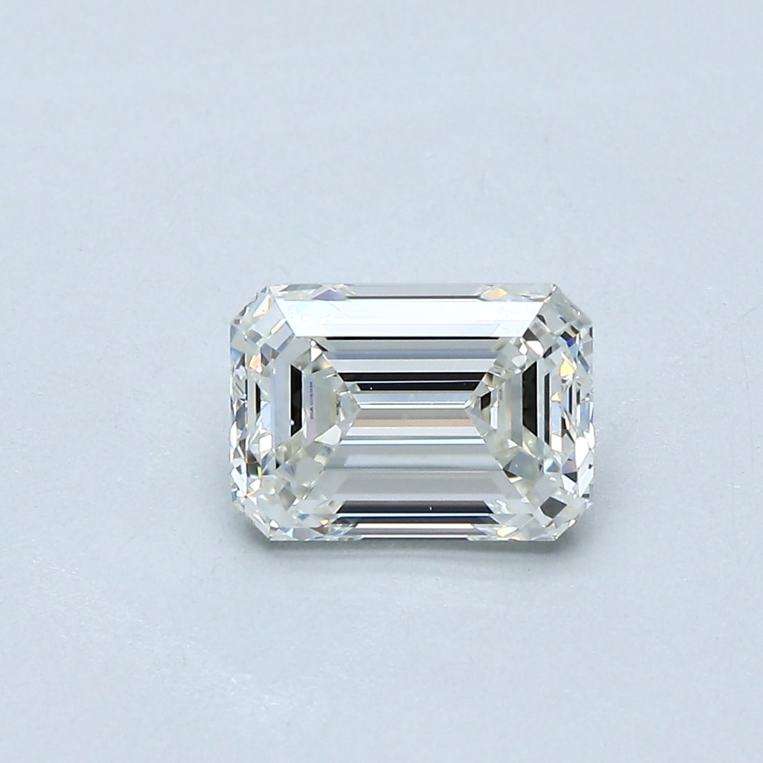 Loose Diamond - EMERALD 1.62ct I VS2: Loose Diamond - EMERALD 1.62ct I VS2 Source: Natural Mined Diamond Shape: EMERALD Carats: 1.62 Color: I Clarity: VS2 Certification: GIA Condition: Pre-Owned PLEASE NOTE: Framed, Large, or heavy items 