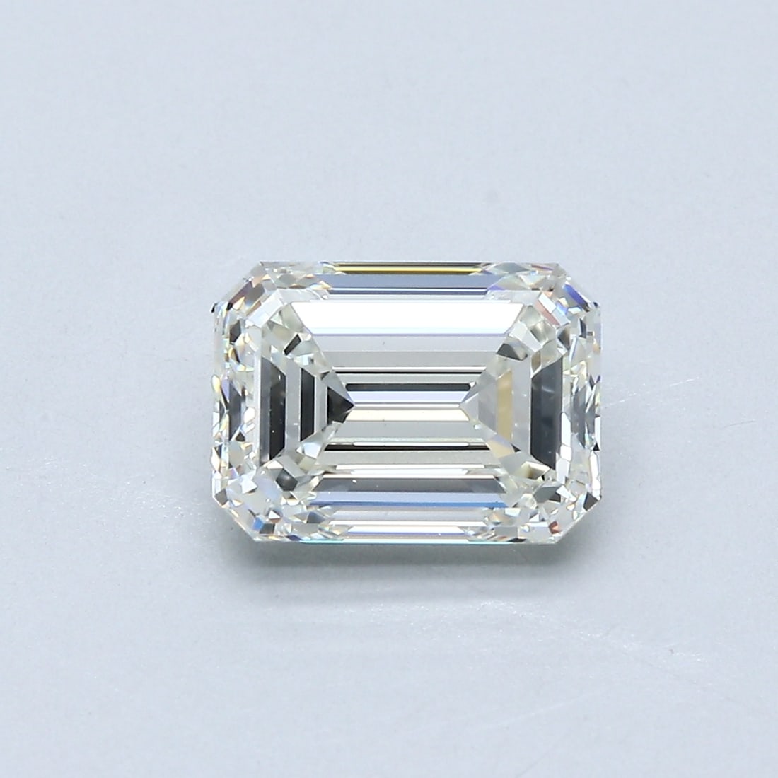 Loose Diamond - EMERALD 2.01ct J VS2: Loose Diamond - EMERALD 2.01ct J VS2 Source: Natural Mined Diamond Shape: EMERALD Carats: 2.01 Color: J Clarity: VS2 Certification: GIA Condition: Pre-Owned PLEASE NOTE: Framed, Large, or heavy items 