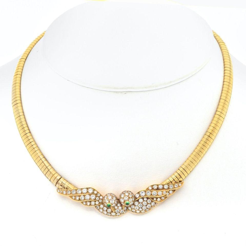 Van Cleef & Arpels 18K Yellow Gold Diamond Lovebirds Necklace Vintage 1980s: Van Cleef & Arpels 18K Yellow Gold Diamond Lovebirds Necklace Vintage 1980s Embrace the timeless elegance of the Van Cleef & Arpels 18K Yellow Gold Diamond Love Birds Necklace. This exquisite vintage 