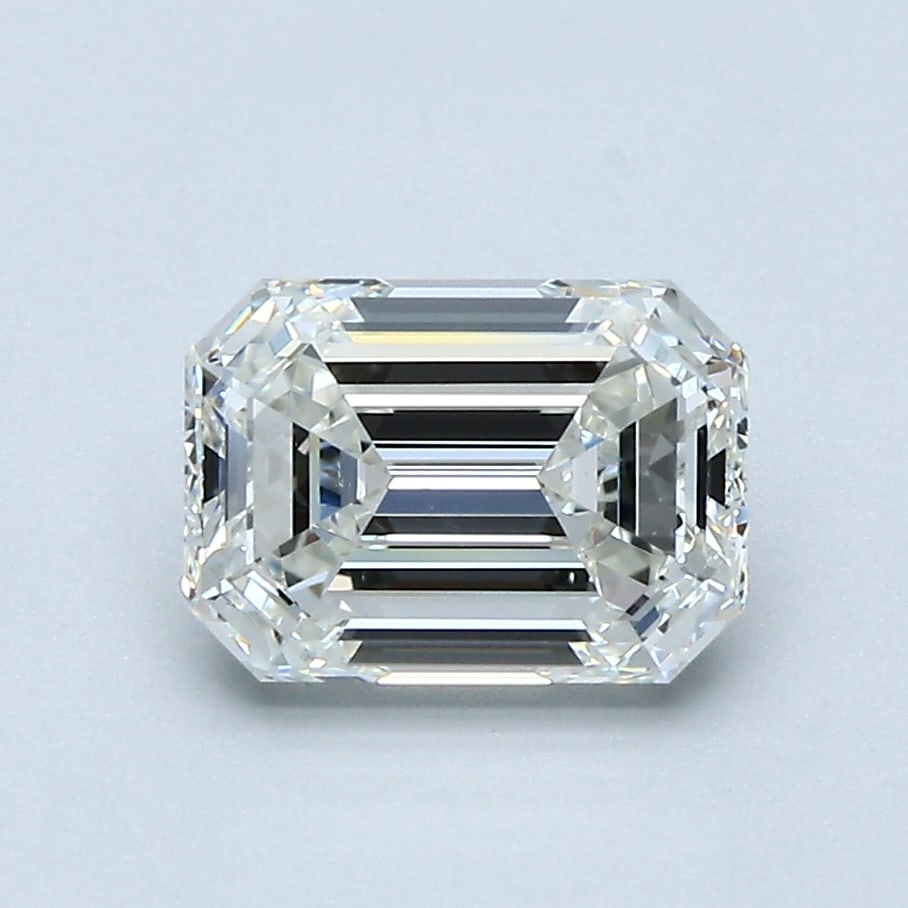 Loose Diamond - EMERALD 1.71ct H VS2: Loose Diamond - EMERALD 1.71ct H VS2 Source: Natural Mined Diamond Shape: EMERALD Carats: 1.71 Color: H Clarity: VS2 Certification: GIA Condition: Pre-Owned PLEASE NOTE: Framed, Large, or heavy items 