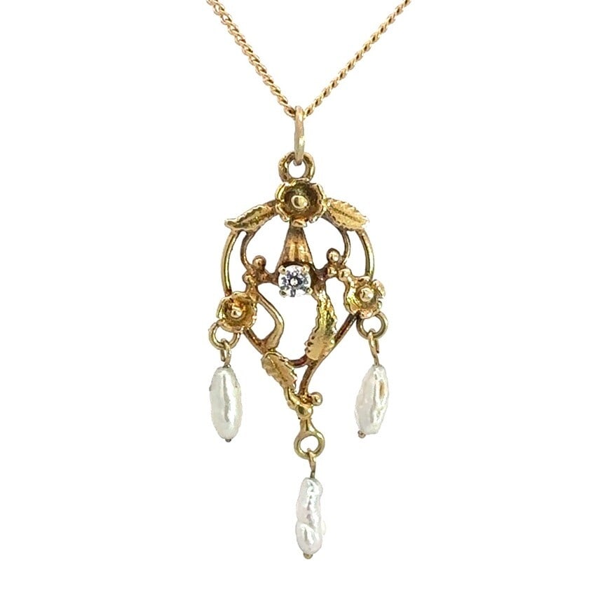 Vintage 14K Yellow Gold Baroque Pearl & CZ Lavalier Floral Necklace: Vintage 14K Yellow Gold Baroque Pearl & CZ Lavalier Floral Necklace Elevate your jewelry collection with this exquisite Vintage 14K Yellow Gold Baroque Pearl & CZ Lavalier Floral Pendant Necklace. Des