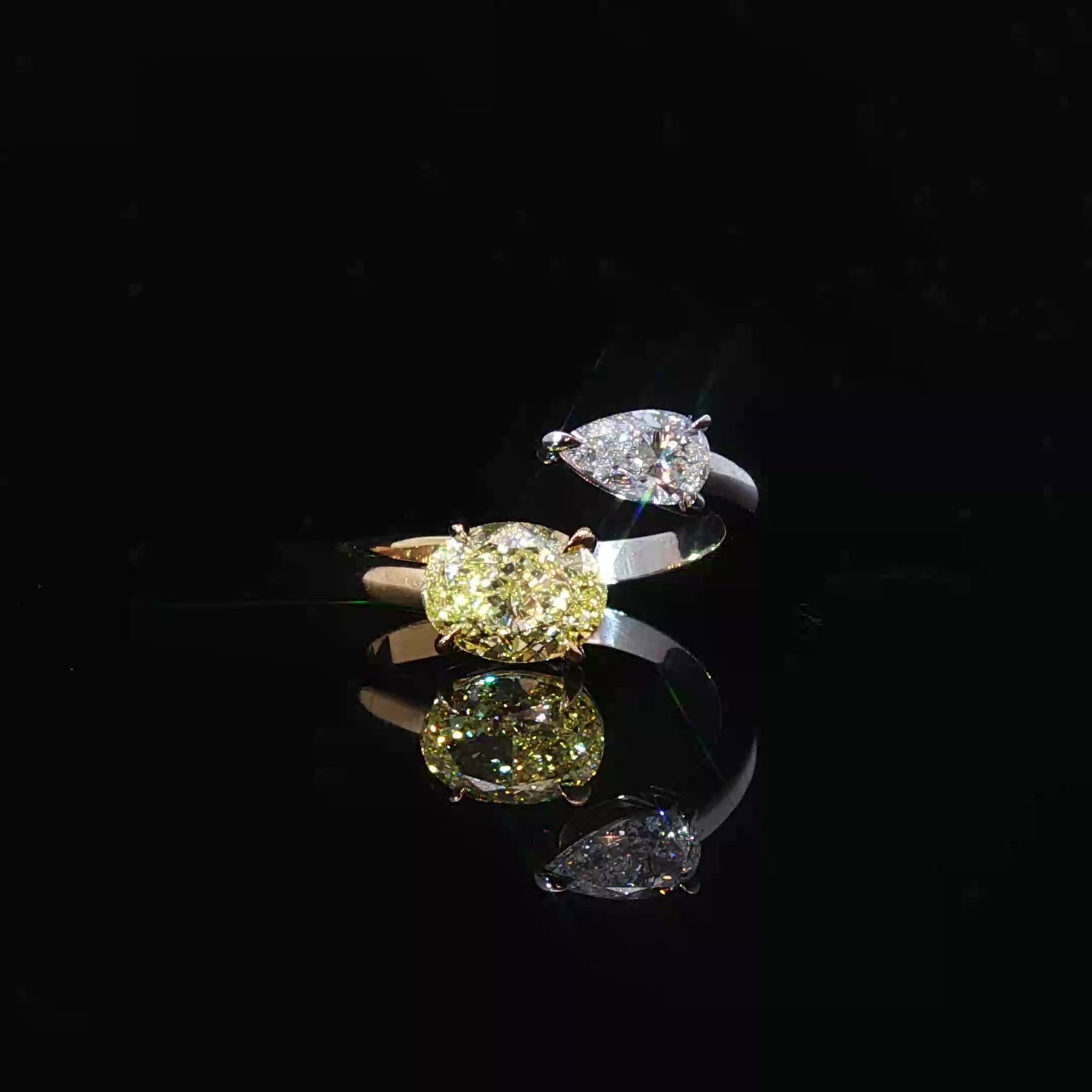 Loose Diamond - OVAL 1.5ct Fancy Light Yellow VS1: Loose Diamond - OVAL 1.5ct Fancy Light Yellow VS1 Source: Natural Shape: OVAL Carats: 1.5 Color: Fancy Light Yellow Certification: GIA Video: