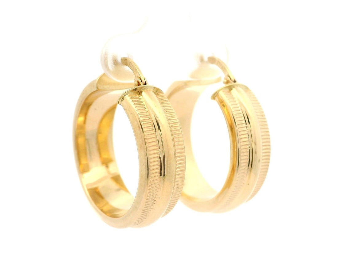 14K Italian Yellow Gold Wide Coin Edge Hoop Earrings 27mm: 14K Italian Yellow Gold Wide Coin Edge Hoop Earrings 27mm Elevate your style with these stunning Italian 14k Yellow Gold Wide Coin Edge Hoop Earrings. Crafted from solid 14k yellow gold with a hollow 