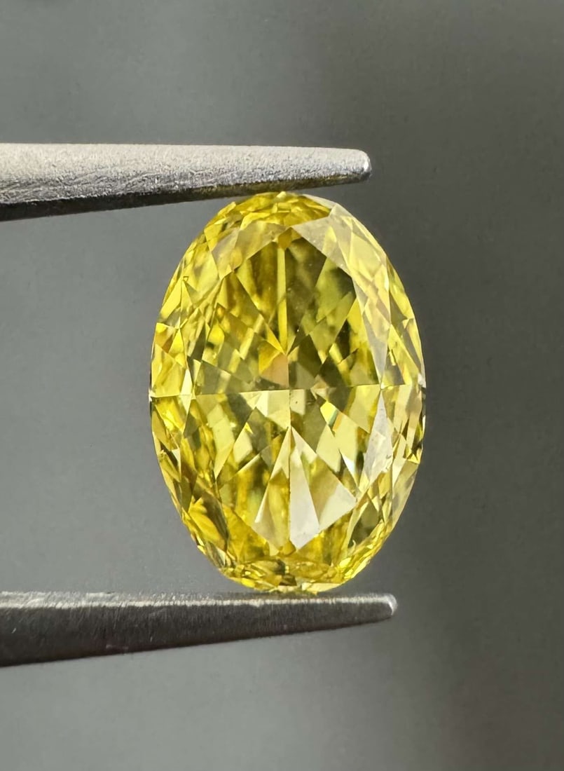 Loose Diamond - OVAL 0.43ct Fancy Vivid Yellow VS1: Loose Diamond - OVAL 0.43ct Fancy Vivid Yellow VS1 Source: Natural Shape: OVAL Carats: 0.43 Color: Fancy Vivid Yellow Certification: GIA Video: