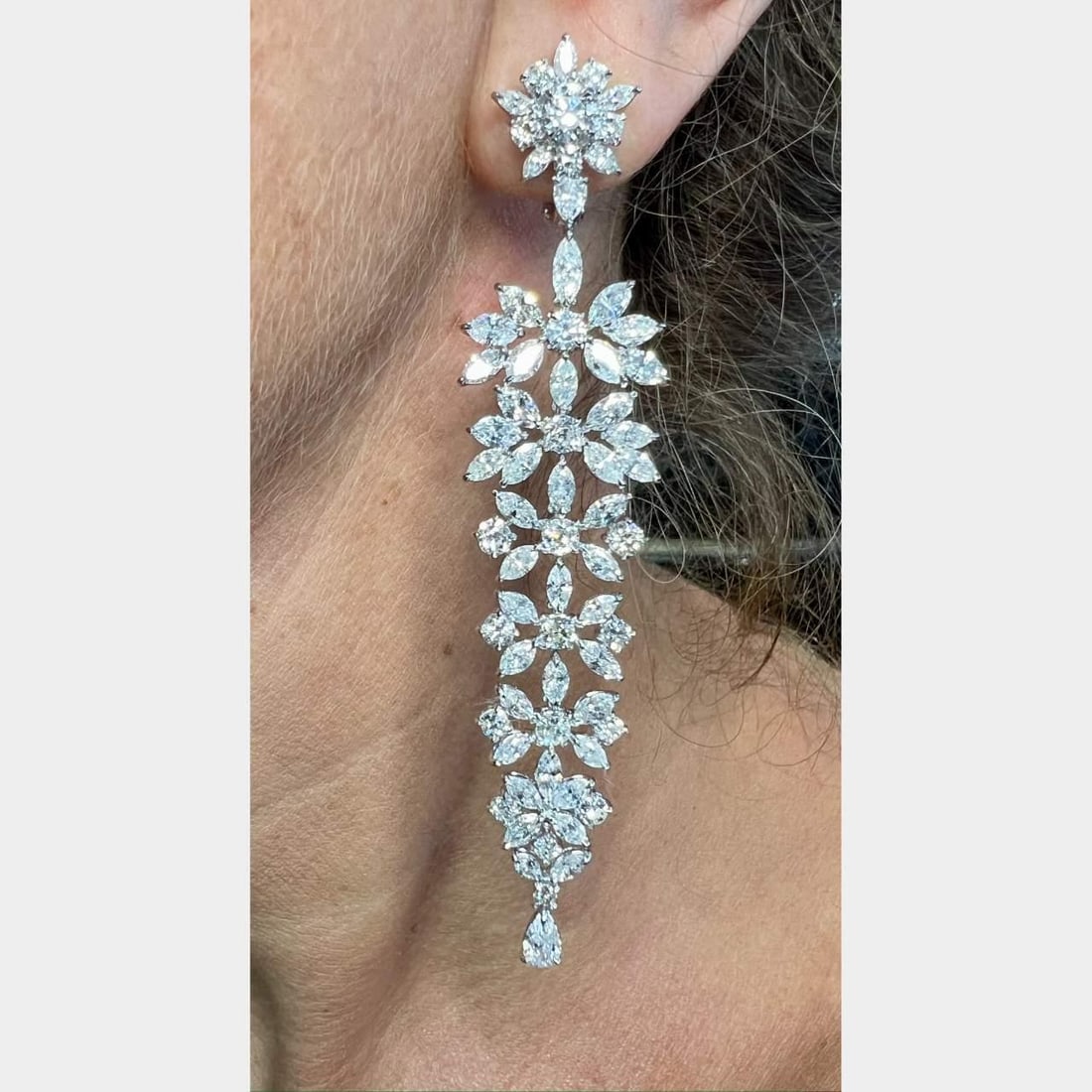Platinum 20.10 Ct Diamond Chandelier Earrings 136 Diamonds F-H VS1-VS2: Platinum 20.10 Ct Diamond Chandelier Earrings 136 Diamonds F-H VS1-VS2 Experience the elegance of these Platinum Diamond Chandelier Earrings, featuring a stunning total diamond weight of approximately