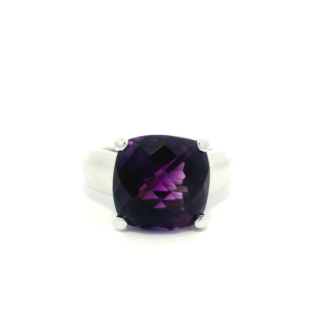 18k White Gold 4.5ct Square Cushion Deep Purple Amethyst Ring: 18k White Gold 4.5ct Square Cushion Deep Purple Amethyst Ring This stunning solitaire ring showcases a natural, genuine deep purple amethyst, expertly crafted in solid 18k white gold. The centerpiece 