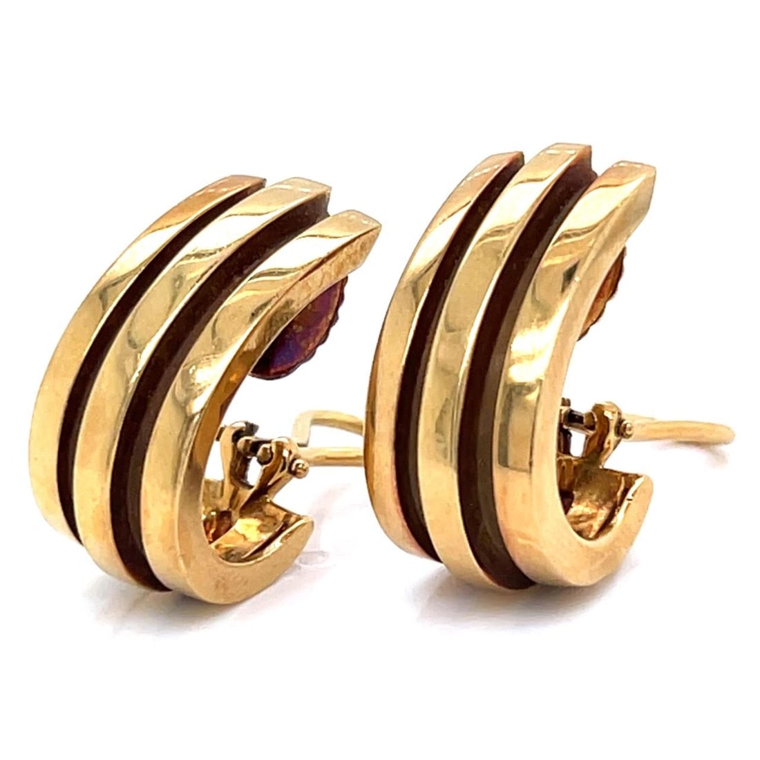18K Yellow Gold Earrings by Tiffany & Co 1 Inch Length: 18K Yellow Gold Earrings by Tiffany & Co 1 Inch Length These Tiffany & Co. earrings are crafted from 18K yellow gold, featuring a classic design. The earrings have a total weight of 19.6 grams and mea