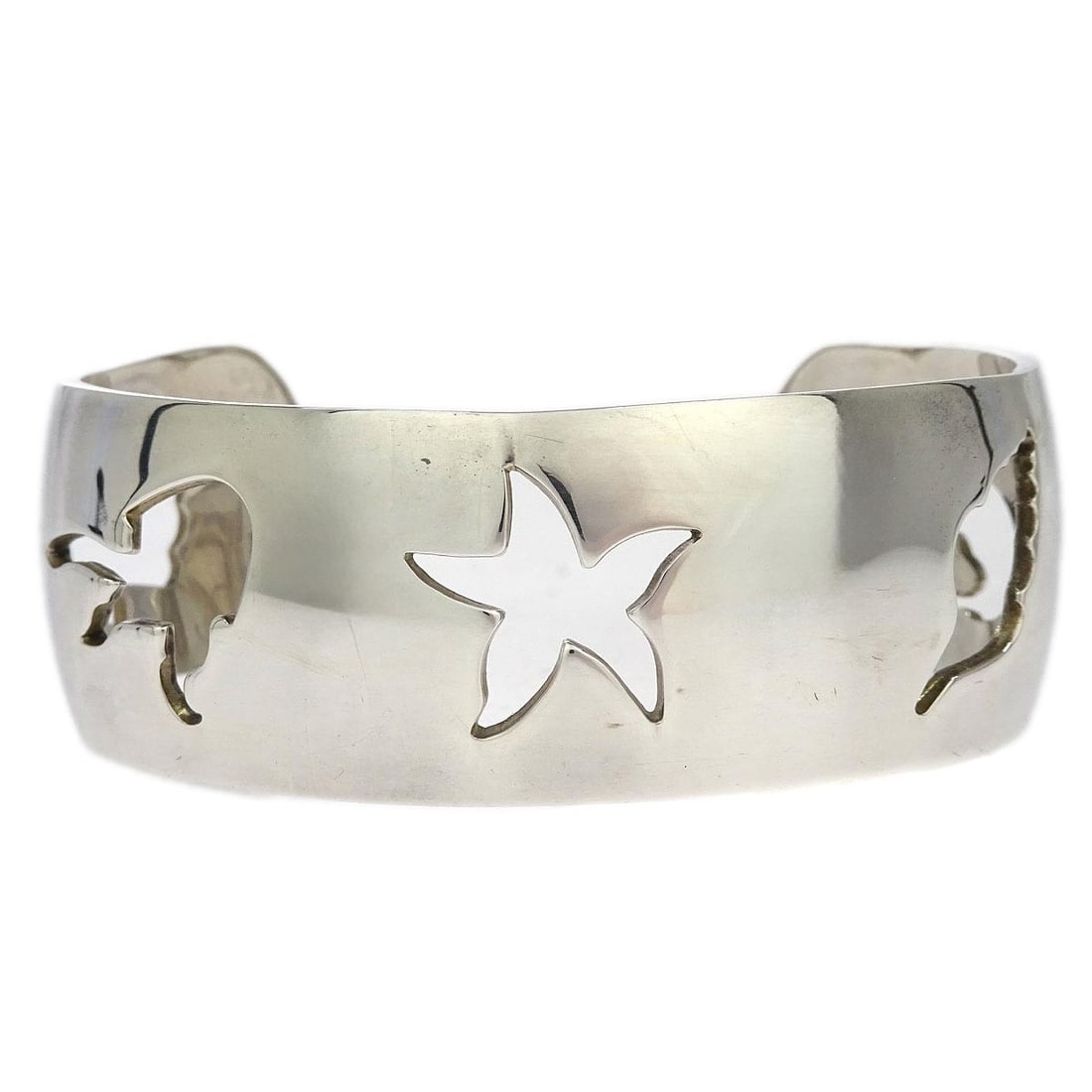 Hermes Silver Sea Starfish Bangle Bracelet SV925 France: Hermes Silver Sea Starfish Bangle Bracelet SV925 France This exquisite Hermes Sea Starfish Bracelet Bangle is a stunning piece crafted from high-quality SV925 silver, showcasing the elegance and sophi