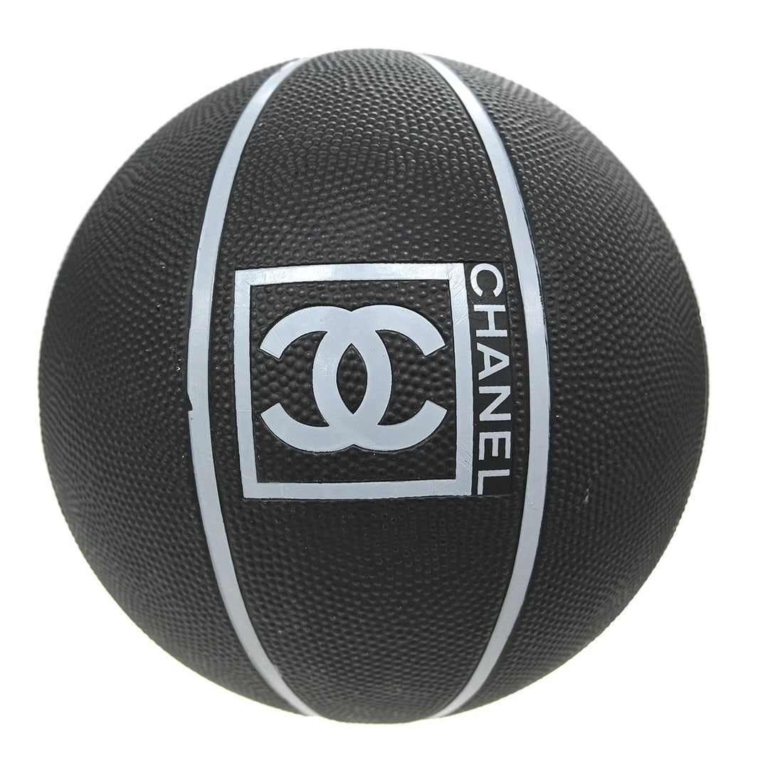 Black Rubber Basketball Chanel Sports Line Model 00781: Black Rubber Basketball Chanel Sports Line Model 00781 This Chanel Sports Line basketball is crafted from black rubber and features the signature Chanel branding. Designed for basketball enthusiasts, 