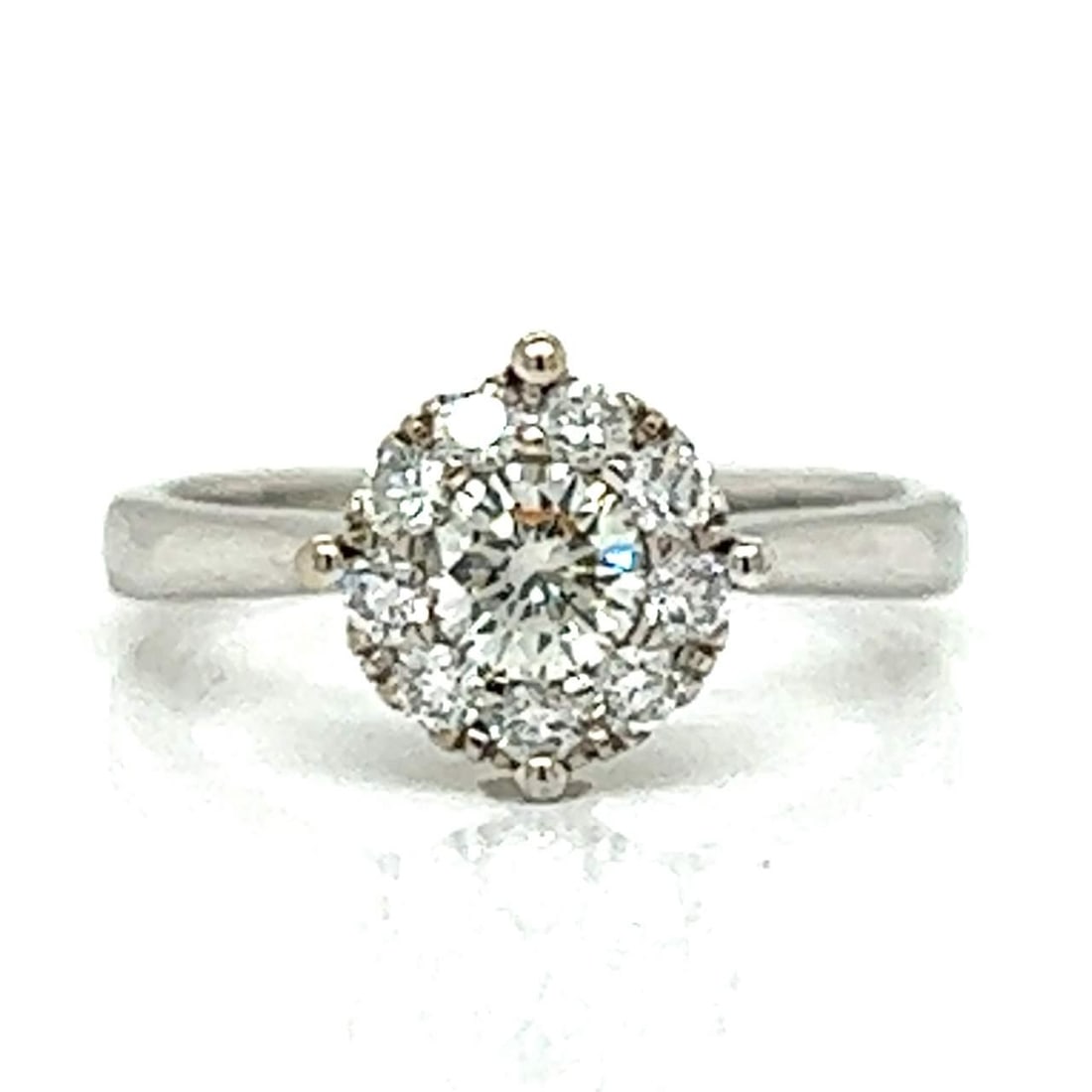 Stunning 18K White Gold Diamond Ring 0.55 Ct Center SI1 Clarity: Stunning 18K White Gold Diamond Ring 0.55 Ct Center SI1 Clarity Elegant 18K white gold diamond ring featuring a stunning 0.55 Ct. center diamond, with L color and SI1 clarity. Accented by 9 additional