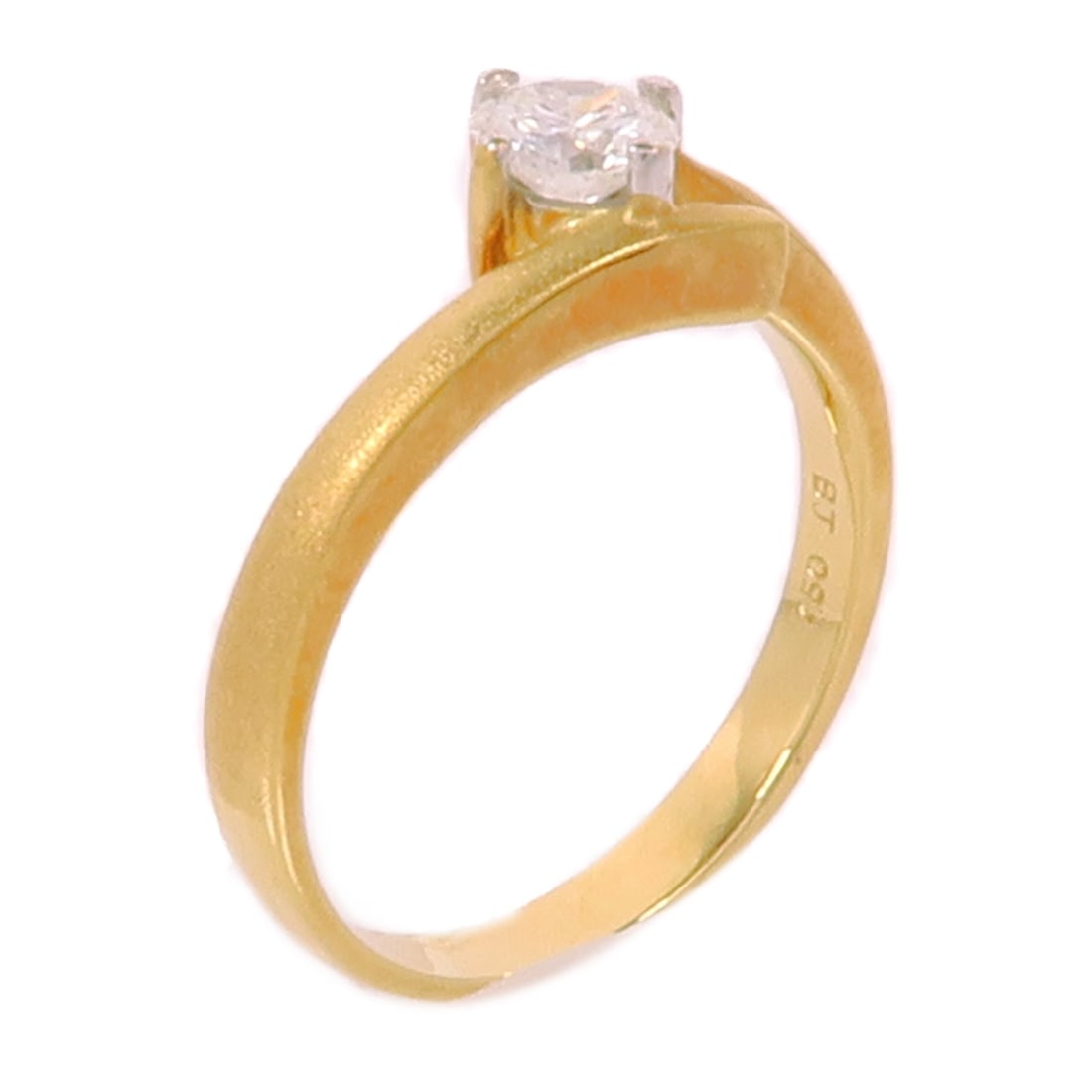 Stunning 18K Yellow Gold Diamond Ring Size 5.5: Stunning 18K Yellow Gold Diamond Ring Size 5.5 This exquisite diamond ring features a stunning design crafted from 18K yellow gold, ensuring both durability and elegance. The ring is beautifully set w
