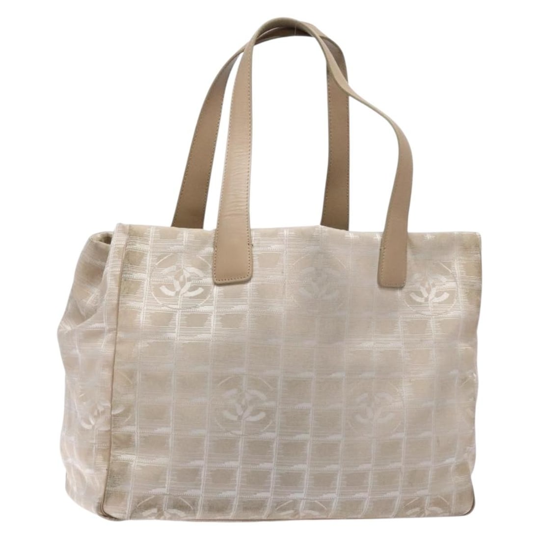 Chanel New Travel Line beige nylon tote silver CC Italy: Chanel New Travel Line beige nylon tote silver CC Italy This CHANEL Travel Line handbag is crafted from beige and silver nylon, offering a lightweight and stylish accessory for daily use. Made in Ital