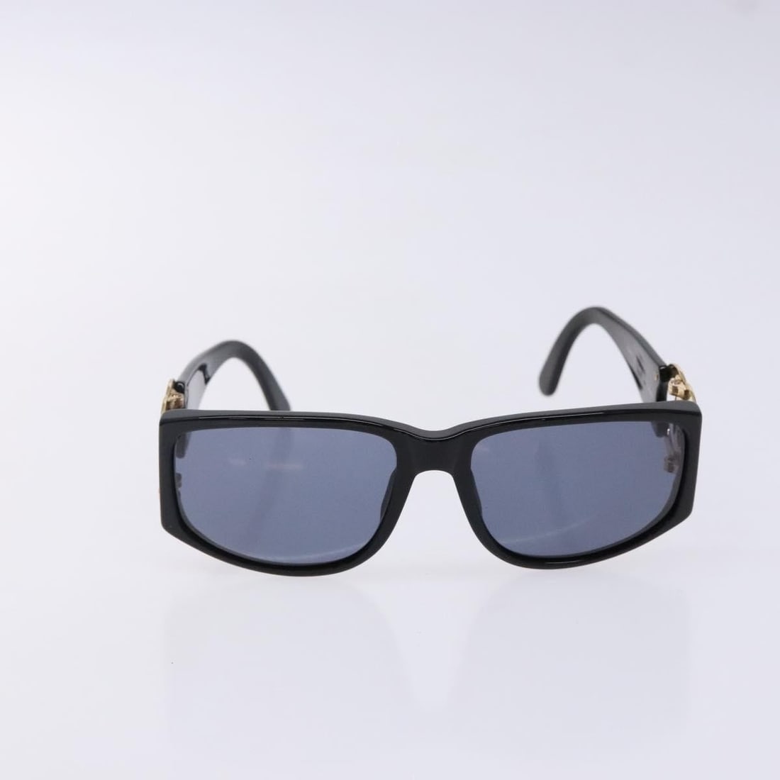 Black Plastic Chanel CC Logo Women's Sunglasses: Black Plastic Chanel CC Logo Women's Sunglasses Chanel Logo CC sunglasses for women crafted from black plastic. This pre-owned pair features the iconic CC logo design and displays minor signs of use, 