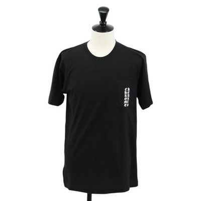 Chrome Hearts Black Cotton Tee Made in USA: Chrome Hearts Black Cotton Tee Made in USA This Chrome Hearts T-shirt is crafted from 100% cotton in classic black. Designed with a shoulder width of approximately 44 cm, a back length of 67 cm, and a