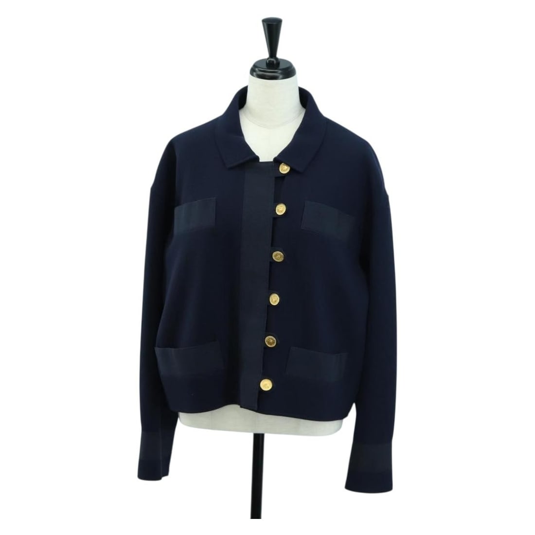 Vintage Chanel Wool Jacket in Navy Blue for Women: Vintage Chanel Wool Jacket in Navy Blue for Women This vintage CHANEL women's jacket is crafted from navy wool and features a classic design. Made in France, it includes a shoulder width of approximat