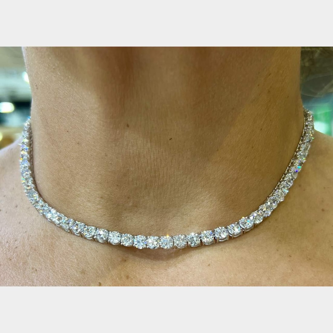 Vintage 1950's Platinum Necklace 30.00 Ct Diamonds 81 Stones: Vintage 1950's Platinum Necklace 30.00 Ct Diamonds 81 Stones This stunning 1950's Platinum Necklace features an impressive array of 81 European-cut diamonds, totaling approximately 30.00 carats. The d