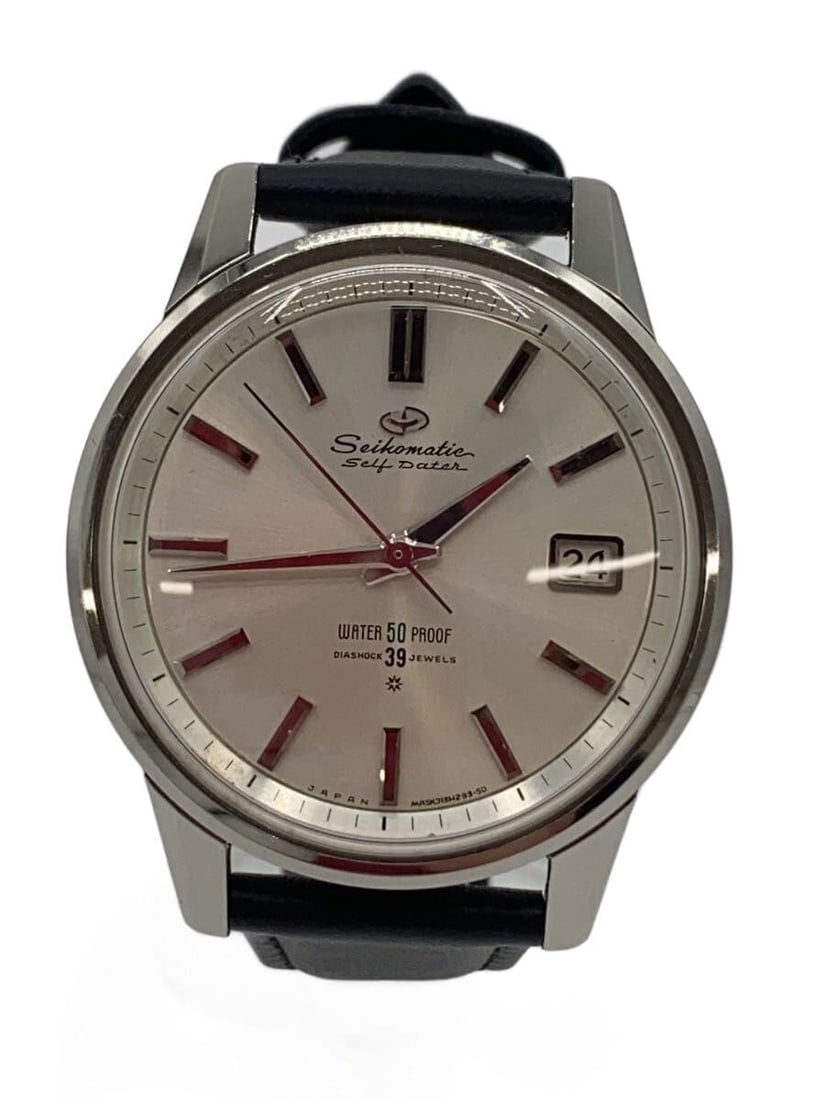 Seiko Seikomatic J13060 Men's Silver Leather Wristwatch: Seiko Seikomatic J13060 Men's Silver Leather Wristwatch This SEIKO Seikomatic Self Dater J13060 is a men's wristwatch featuring a silver-tone case paired with a leather band. The watch is pre-owned an