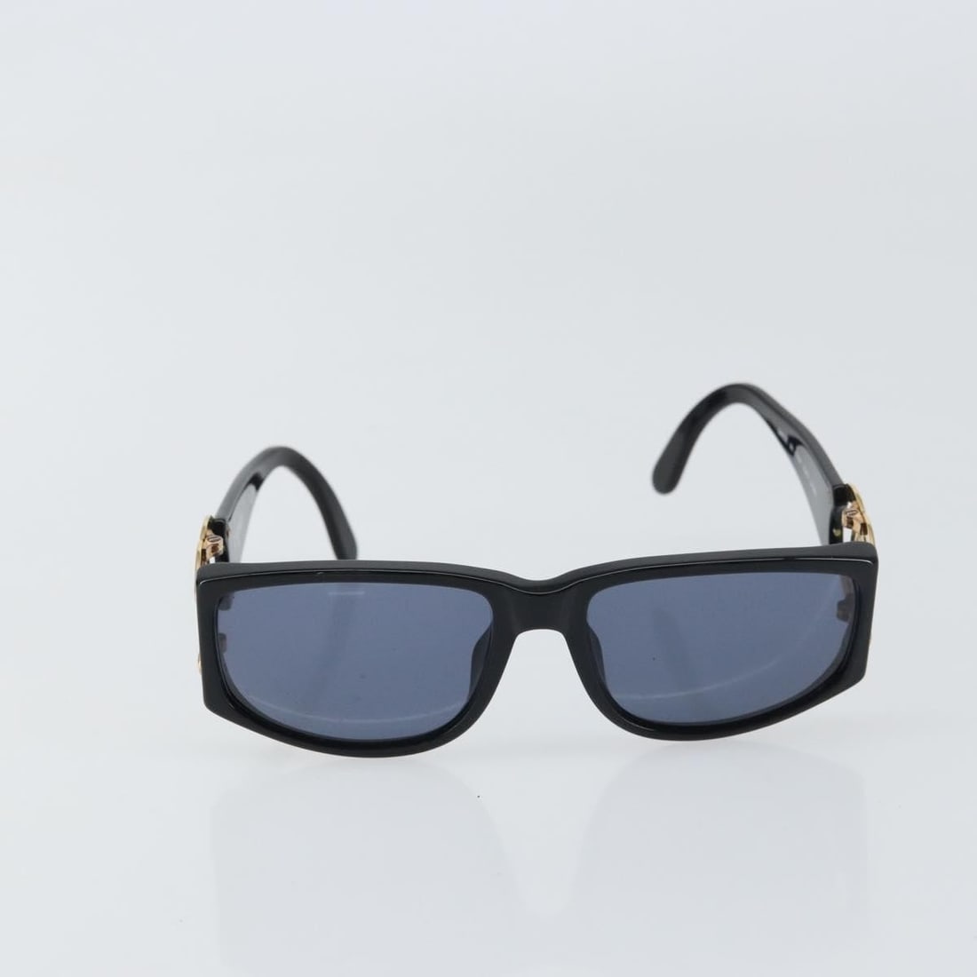 Chanel Black Plastic CC Logo Women's Sunglasses: Chanel Black Plastic CC Logo Women's Sunglasses Chanel Logo CC sunglasses crafted from black plastic, designed for women. This pre-owned pair features the iconic CC logo and shows signs of wear, inclu