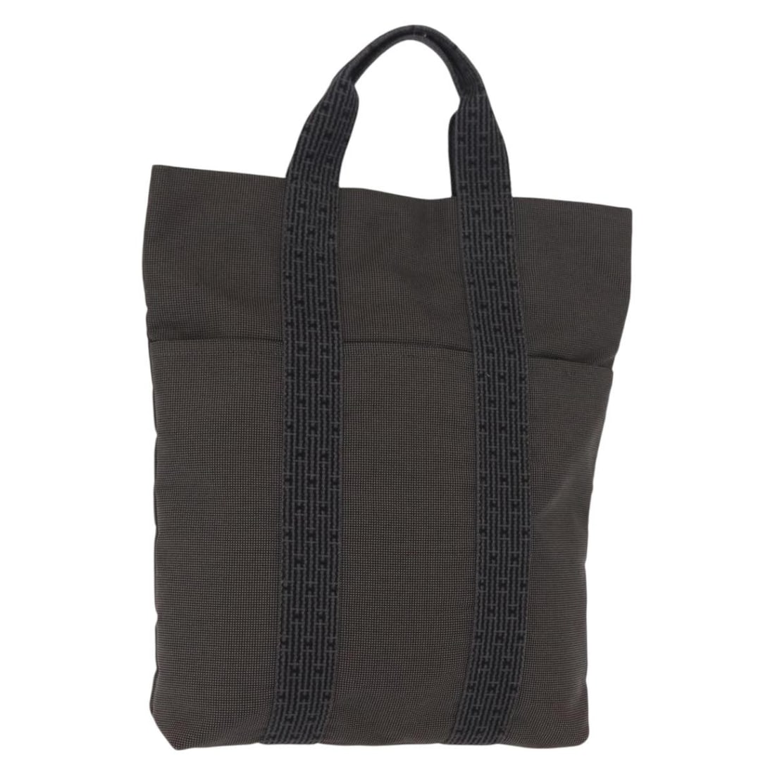 Hermes Canvas Fourre-tout Herline Tote Bag Gray 29x39x7cm: Hermes Canvas Fourre-tout Herline Tote Bag Gray 29x39x7cm This pre-owned Hermes Fourre-tout Herline tote bag for women features a gray canvas body. It measures 29cm by 39cm by 7cm and originates from 