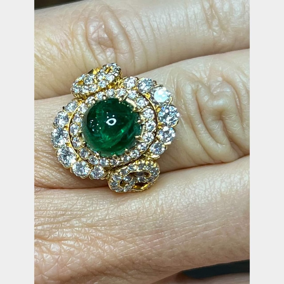 Alexandre Reza 18K Yellow Gold Emerald 3.04 Ct Diamond Ring: Alexandre Reza 18K Yellow Gold Emerald 3.04 Ct Diamond Ring This stunning Alexandre Reza ring is crafted from 18K yellow gold and features a captivating 3.04 Ct. Colombian gem-quality emerald, surroun