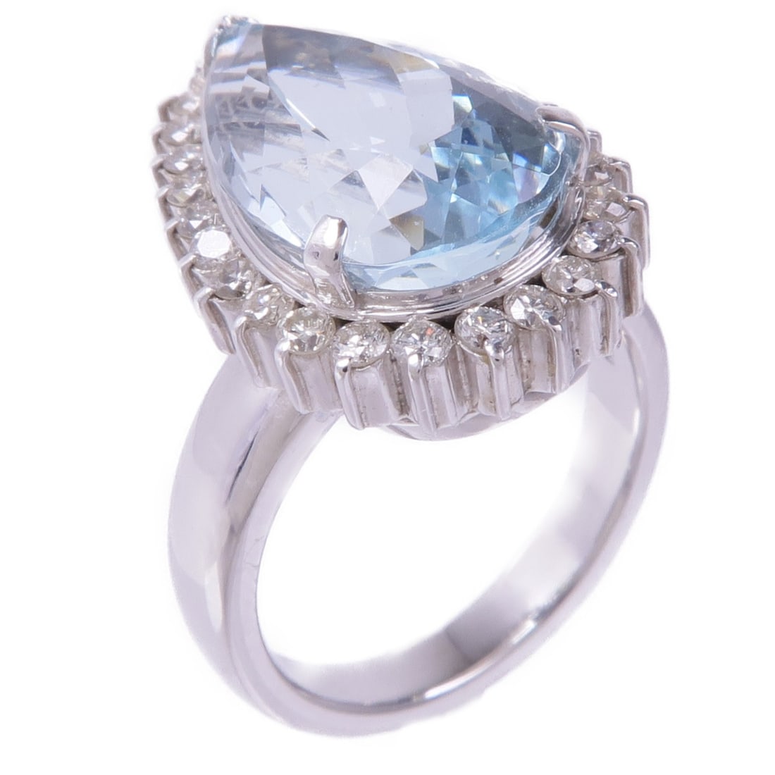 Aquamarine Diamond Ring in 18k White Gold Size 4.75: Aquamarine Diamond Ring in 18k White Gold Size 4.75 This stunning aquamarine diamond ring is crafted from 18k white gold, showcasing a beautiful blue aquamarine as the main stone. Designed in a classi