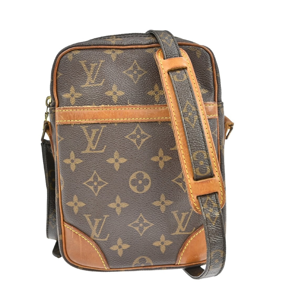 Louis Vuitton Danube Monogram Canvas Crossbody Shoulder Bag M45266: Louis Vuitton Danube Monogram Canvas Crossbody Shoulder Bag M45266 This Louis Vuitton Danube crossbody shoulder bag features the classic monogram canvas leather exterior with a zip closure and adjusta