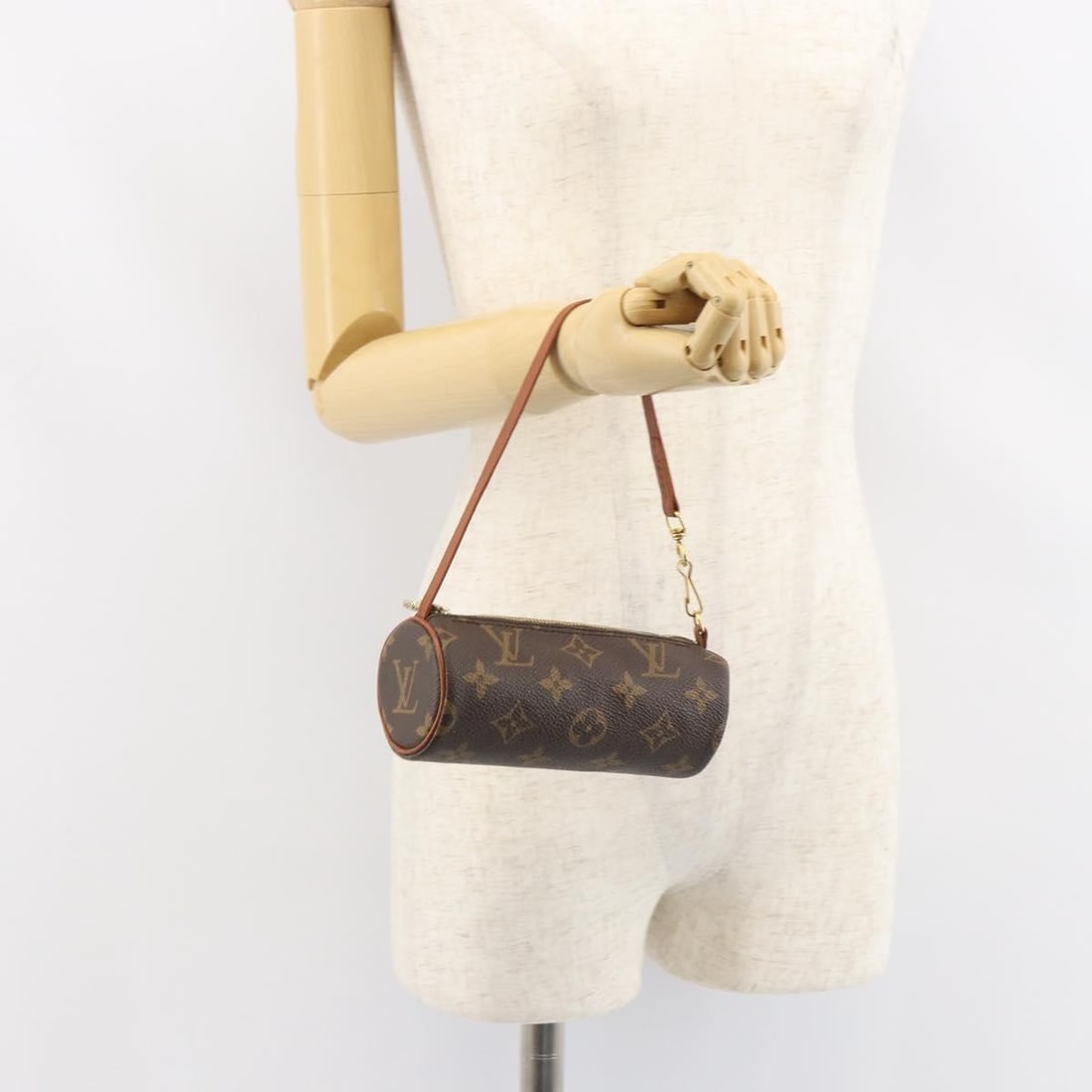 Papillon Pochette Canvas Pouch by Louis Vuitton Monogram Pattern - 11