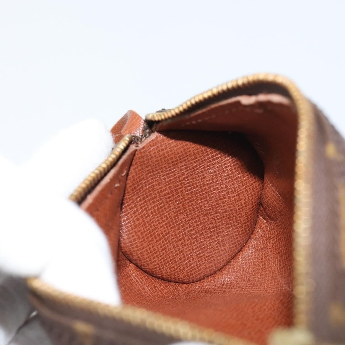 Papillon Pochette Canvas Pouch by Louis Vuitton Monogram Pattern - 18