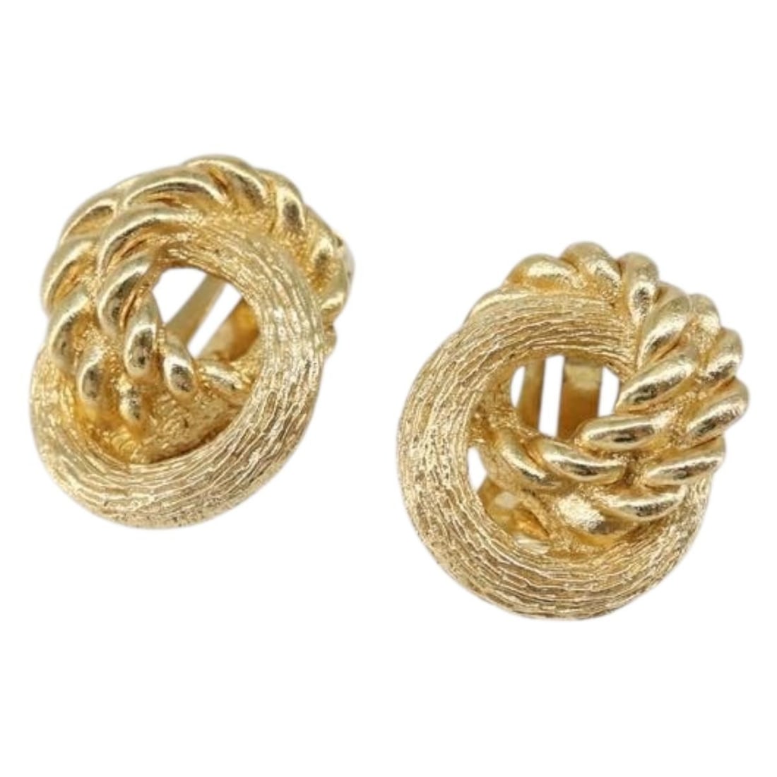 Christian Dior Gold Metal Earrings Authentic 144698: Christian Dior Gold Metal Earrings Authentic 144698 Elevate your accessory collection with these stunning Christian Dior earrings. Crafted from high-quality metal, these earrings feature a luxurious g