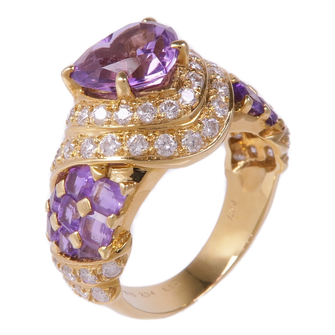 Amethyst Diamond Ring in 18K Yellow Gold Size 8.25: Amethyst Diamond Ring in 18K Yellow Gold Size 8.25 This exquisite ring showcases a stunning amethyst set in luxurious 18K yellow gold. The rich purple hue of the amethyst beautifully contrasts with th
