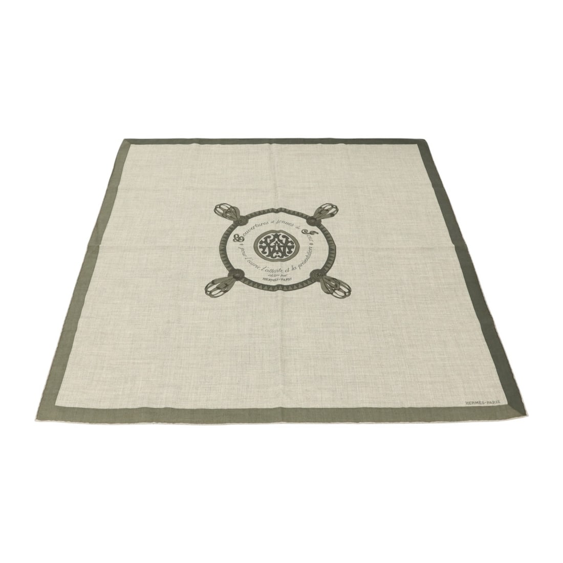 HERMES Cashmere 90x90 Gray Green Women Scarf: HERMES Cashmere 90x90 Gray Green Women Scarf This Hermes scarf is crafted from luxurious cashmere in a sophisticated gray and green color palette. Designed for women, it offers a classic square silhou