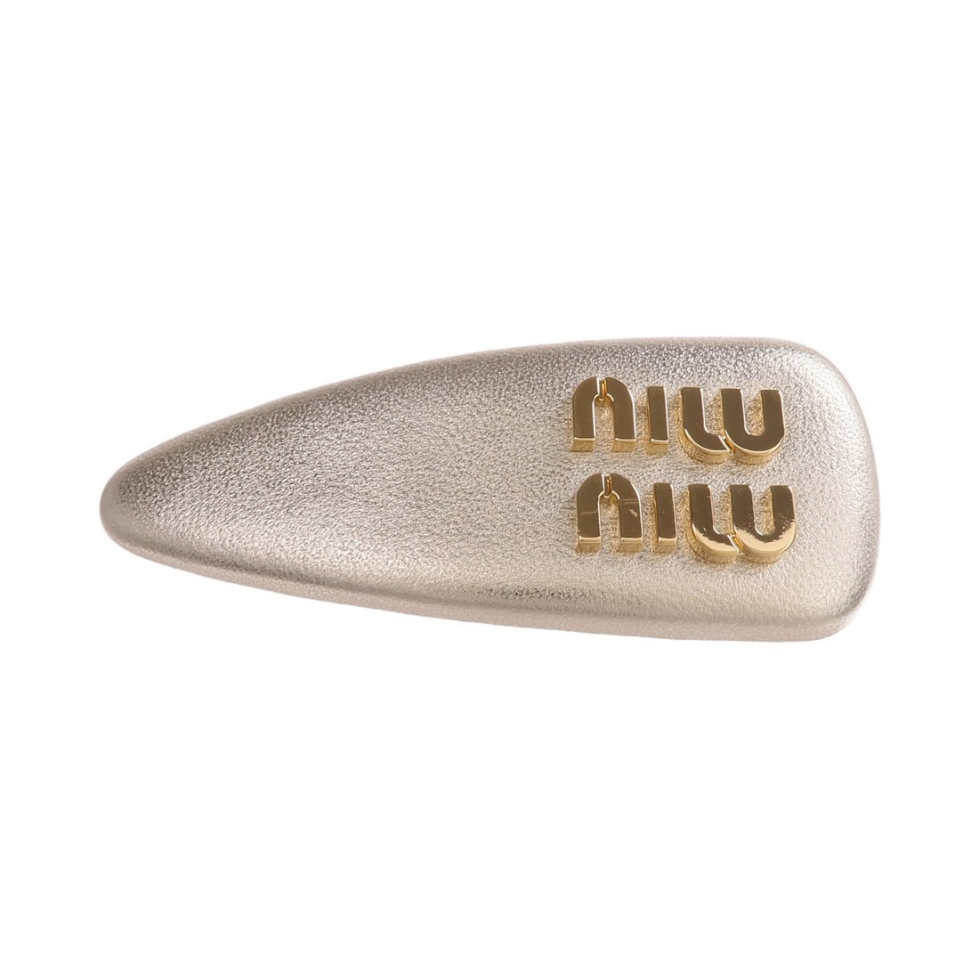 Valletta Lambskin Leather Hair Clip by Miu Miu Gold Tone: Valletta Lambskin Leather Hair Clip by Miu Miu Gold Tone This Miu Miu Valletta hair clip is crafted from lambskin leather in a gold color, designed for women. It features a regular size and is in very
