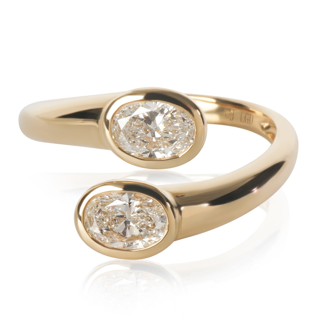 Oval Lab-Grown Diamond Ring in 14K Yellow Gold Size 7 VS1: Oval Lab-Grown Diamond Ring in 14K Yellow Gold Size 7 VS1 This women's ring features a total of 1.04 carats of lab-grown diamonds, including an oval-shaped main stone and side stones. The ring is craf
