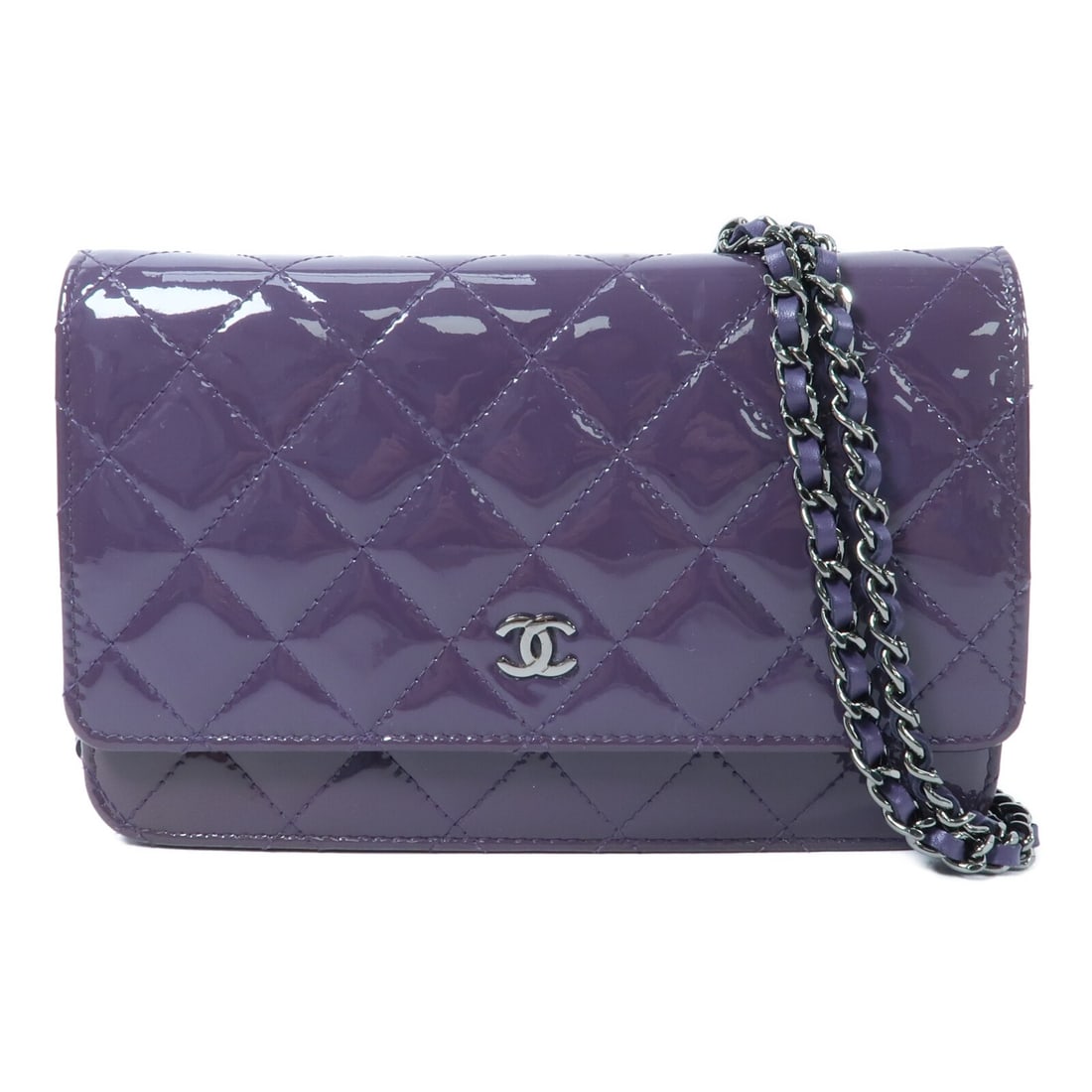 CHANEL Patent Leather Purple WOC Shoulder Bag AP4241: CHANEL Patent Leather Purple WOC Shoulder Bag AP4241 This CHANEL Wallet On Chain (WOC) shoulder bag features a stylish purple patent leather exterior and silver-tone hardware. Designed for versatile u