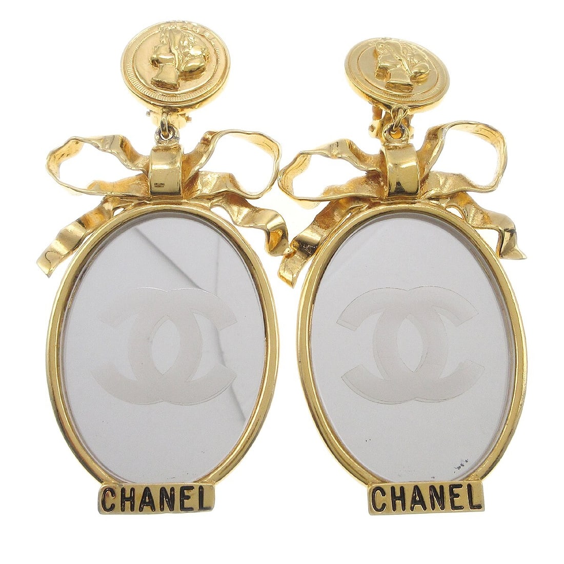 Chanel Gold-Plated Clip-On Mirror Earrings: Chanel Gold-Plated Clip-On Mirror Earrings These exquisite Chanel Mirror Earrings are a stunning addition to any jewelry collection. Crafted with a gold-plated finish, these clip-on earrings showcase 