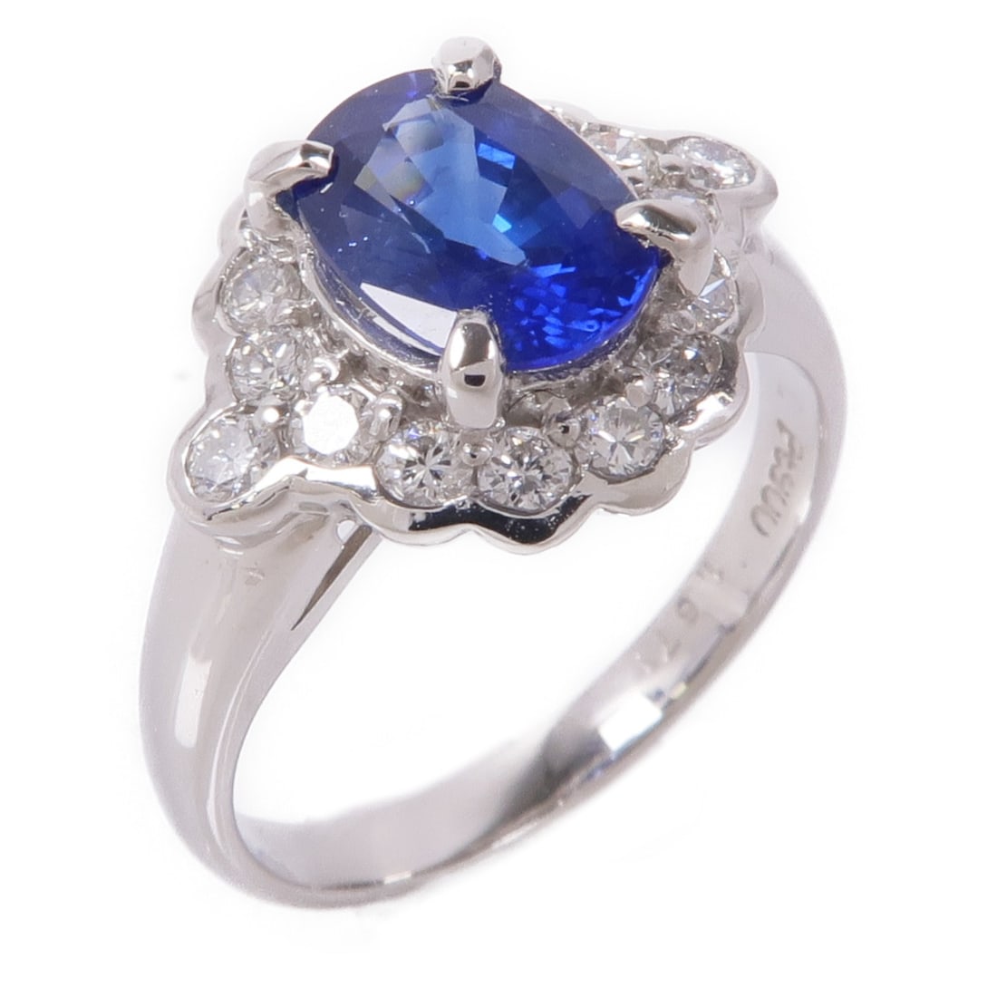 JEWELRY Sapphire Diamond Ring in PT900 Platinum Size 6: JEWELRY Sapphire Diamond Ring in PT900 Platinum Size 6 This exquisite ring features a stunning blue sapphire at its center, beautifully complemented by diamonds, all set in high-quality PT900 platinum