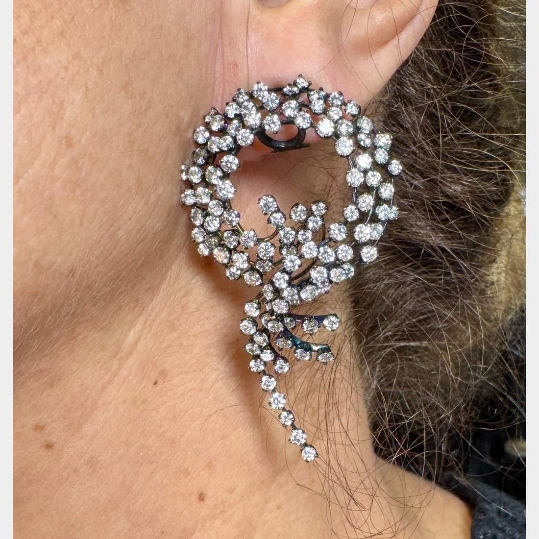 18K Black Gold 11.00 Ct Diamond Earrings with 206 Diamonds: 18K Black Gold 11.00 Ct Diamond Earrings with 206 Diamonds These exquisite 18K Black Gold earrings feature a stunning total of 206 diamonds weighing approximately 11.00 ct. The diamonds are graded F-H