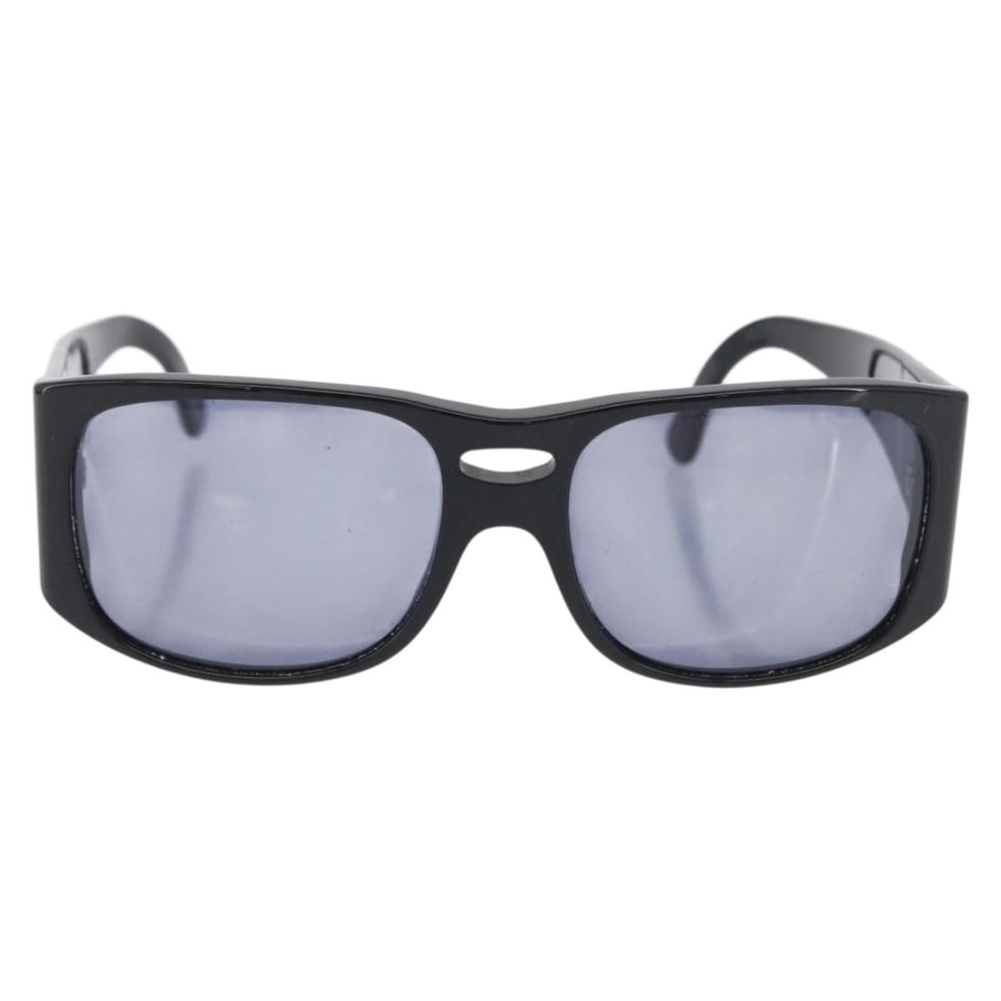 Black Plastic Chanel CC Logo Sunglasses for Women: Black Plastic Chanel CC Logo Sunglasses for Women Chanel Logo CC sunglasses designed for women feature a black plastic frame with metal fittings. These sunglasses measure 14 cm in width and 5 cm in he