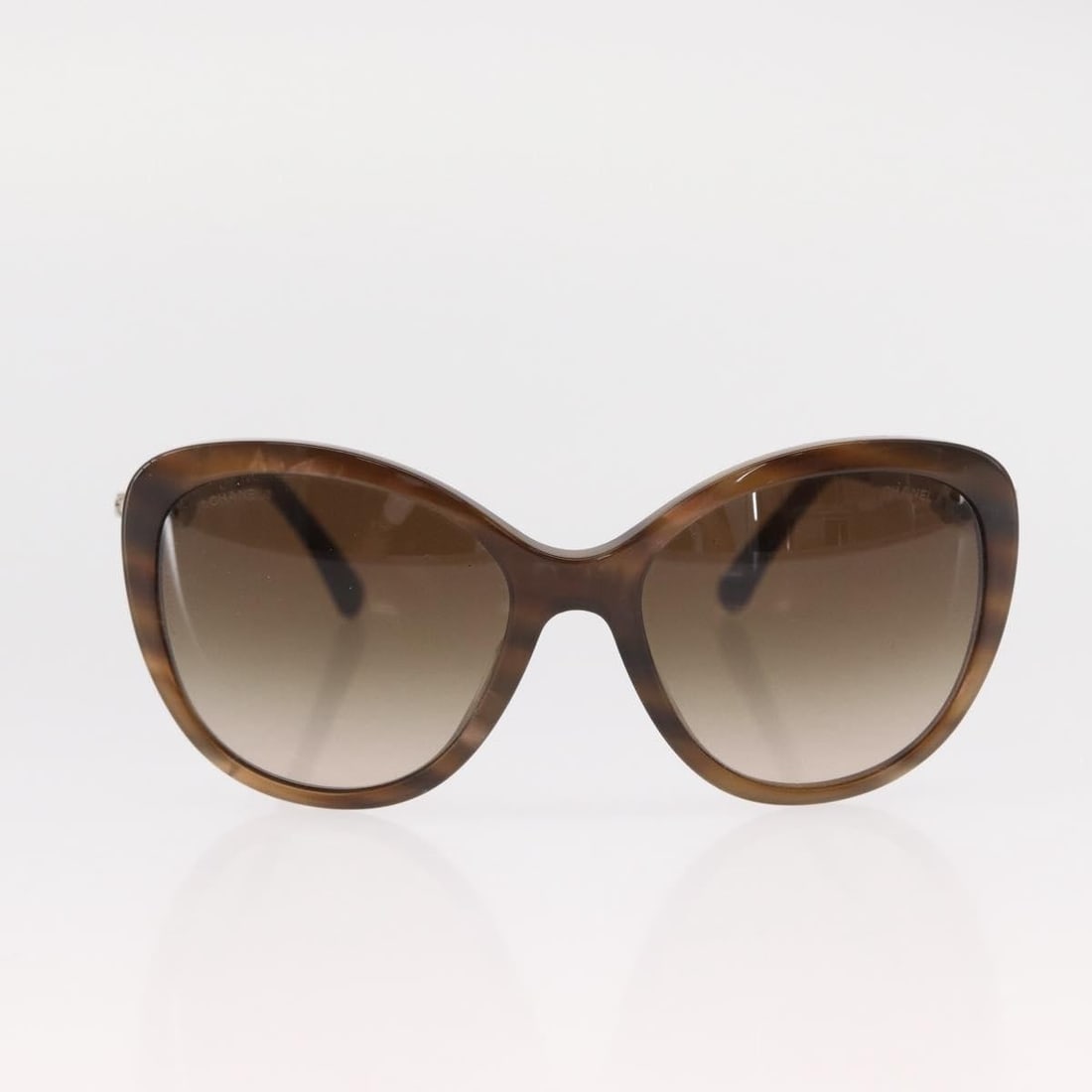 Chanel Plastic Sunglasses with Brown CC Logo for Women: Chanel Plastic Sunglasses with Brown CC Logo for Women These Chanel Logo CC sunglasses feature a plastic frame in brown, designed for women. They are pre-owned and in very good condition with minimal 