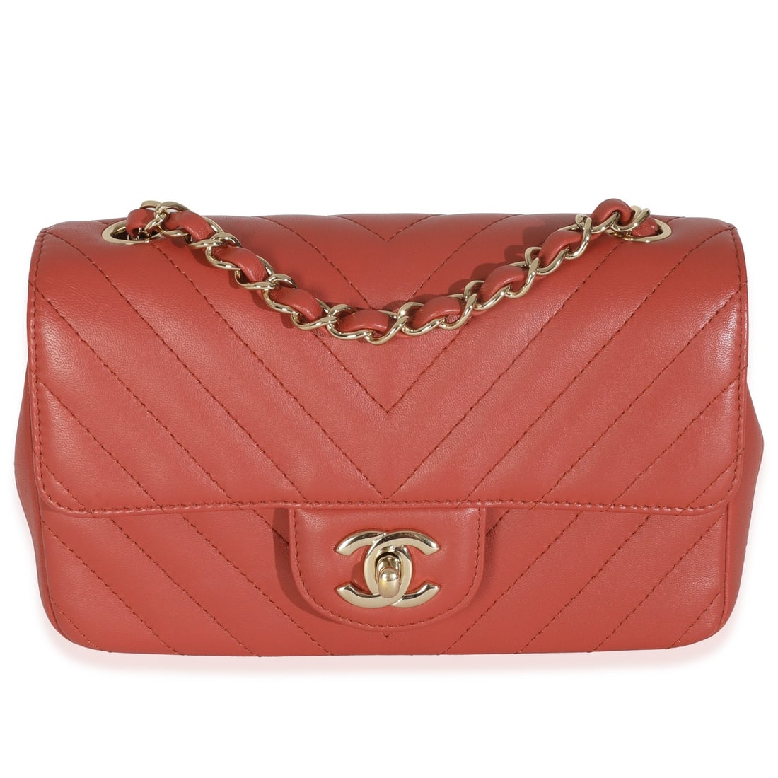 Chanel Mini Flap Bag Coral Chevron Calfskin 2018 with Authenticity Card: Chanel Mini Flap Bag Coral Chevron Calfskin 2018 with Authenticity Card Elevate your accessory collection with this exquisite Chanel Coral Chevron Calfskin Mini Rectangular Flap Bag. Crafted in Italy,