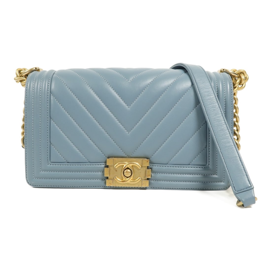 CHANEL Boy 25 Blue Lambskin Shoulder Bag GHW: CHANEL Boy 25 Blue Lambskin Shoulder Bag GHW This CHANEL Boy 25 shoulder bag is crafted from luxurious blue lambskin leather and features the iconic CC detail. Designed for women, the bag offers a sty