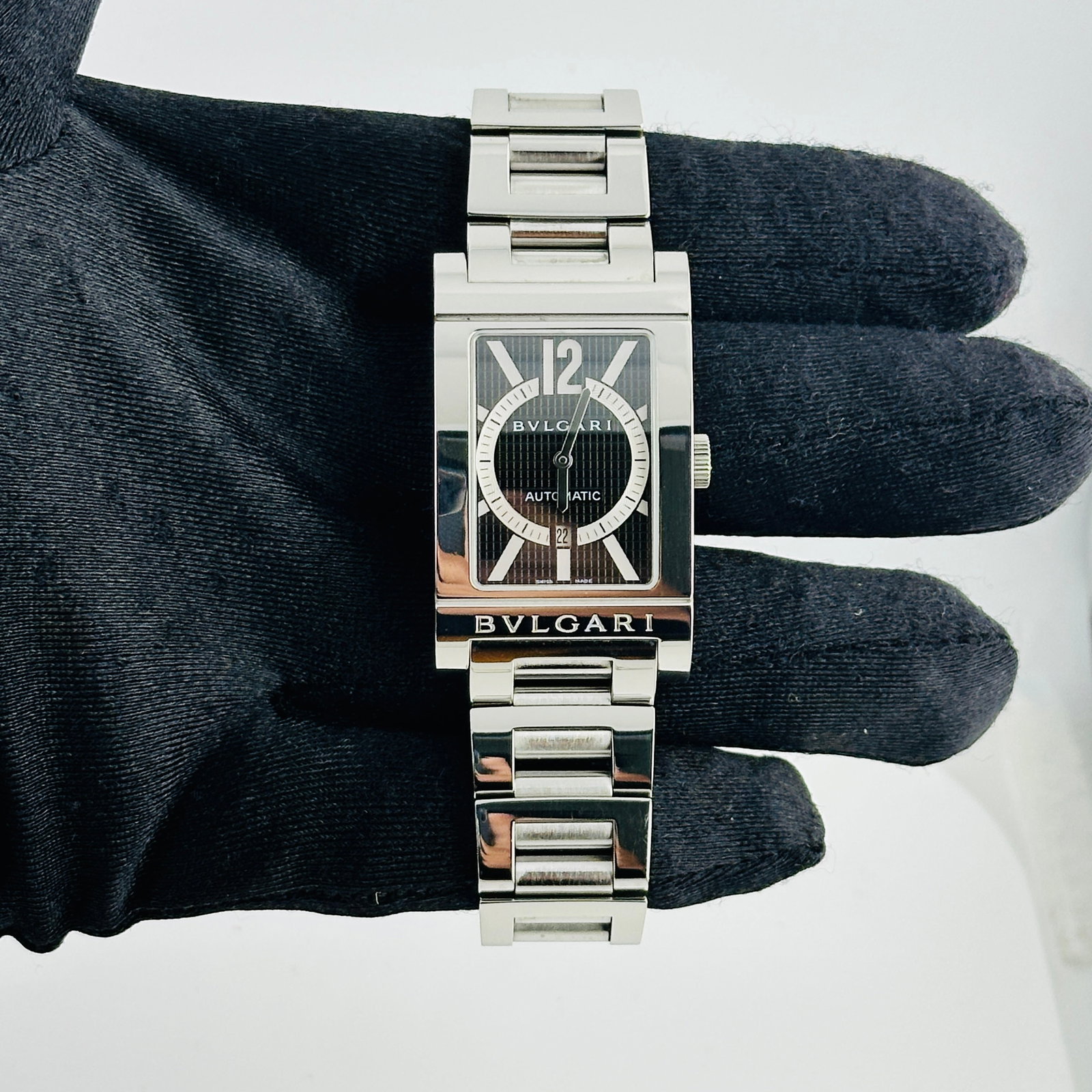Rettangolo RT45S Unisex Watch Black Dial Stainless Steel Bracelet: Rettangolo RT45S Unisex Watch Black Dial Stainless Steel Bracelet This Bvlgari Rettangolo watch features a black dial and a fixed bezel, complemented by a stainless steel bracelet. Designed as a unise
