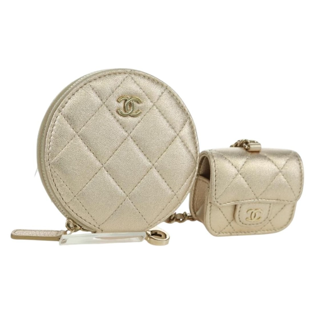Chanel Matelasse Lambskin Earphone Case and Coin Purse Gold Tone CC: Chanel Matelasse Lambskin Earphone Case and Coin Purse Gold Tone CC This CHANEL Matelasse AirPods case and coin purse is crafted from luxurious lambskin leather in a champagne gold color. Designed for