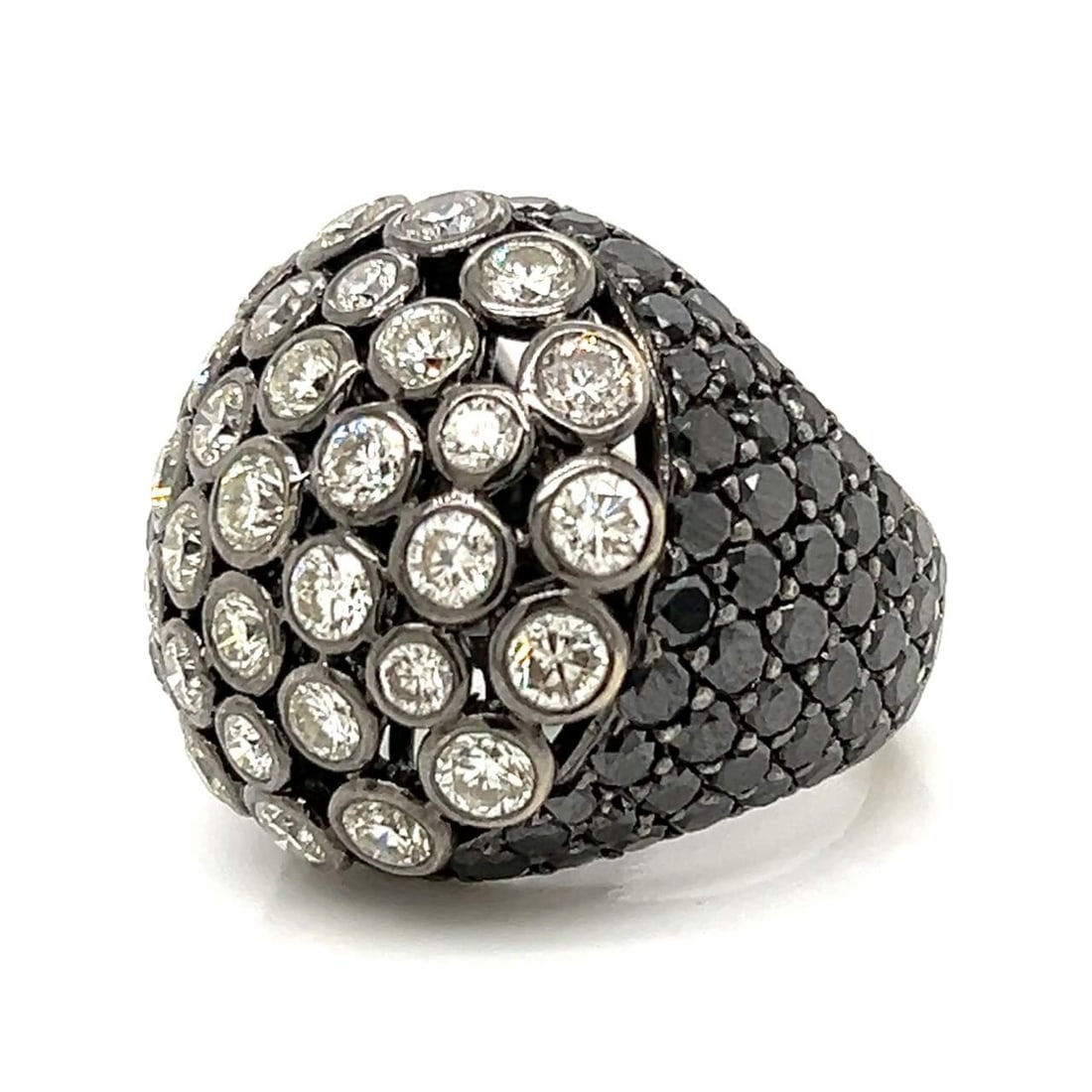 Elegant 18K Black Gold Ring with 33 White and 102 Black Diamonds: Elegant 18K Black Gold Ring with 33 White and 102 Black Diamonds This stunning 18K Black Gold ring features a unique arrangement of 33 white diamonds, totaling approximately 5.60 ct, and 102 black dia
