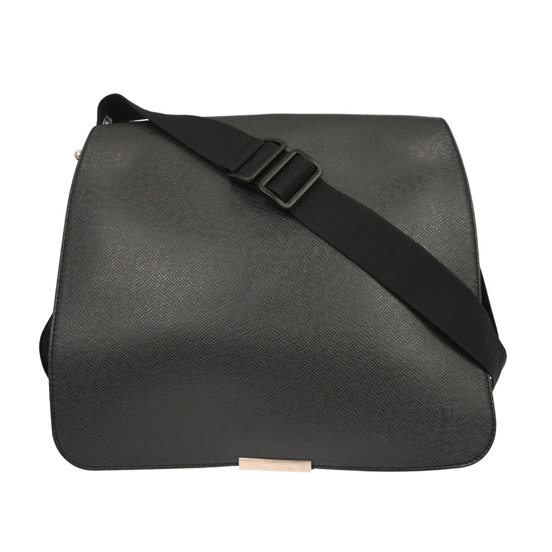 Louis Vuitton Victor Taiga Leather Black Medium Crossbody Bag M30142: Louis Vuitton Victor Taiga Leather Black Medium Crossbody Bag M30142 This Louis Vuitton Victor crossbody bag features black Taiga leather with a gold-tone zip closure. Designed in a medium size, it of