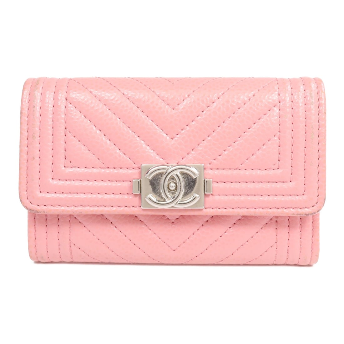 Chanel Boy Pink Calfskin Card Case with Silver Tone CC Hardware: Chanel Boy Pink Calfskin Card Case with Silver Tone CC Hardware This CHANEL Boy card case is crafted from pink calfskin leather and features silver-tone hardware. Designed for women, it offers a styli