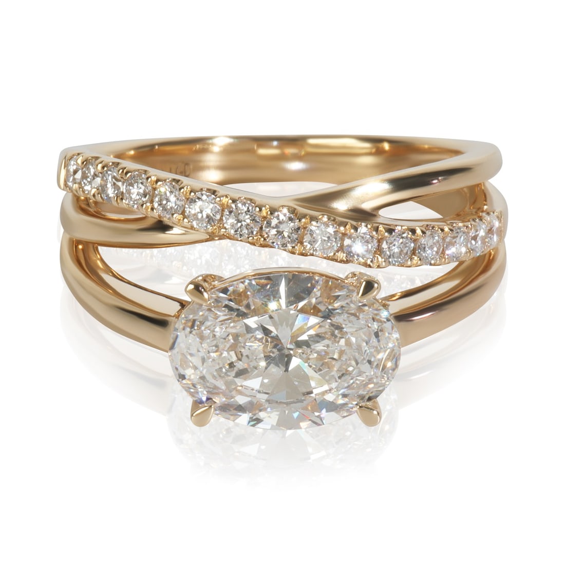 2.28 ctw 14K Yellow Gold Lab-Grown Diamond Ring VS1 Clarity: 2.28 ctw 14K Yellow Gold Lab-Grown Diamond Ring VS1 Clarity This exquisite 2.28 carat yellow gold lab-grown diamond ring features a stunning round brilliant cut main stone weighing 2.01 carats, comple