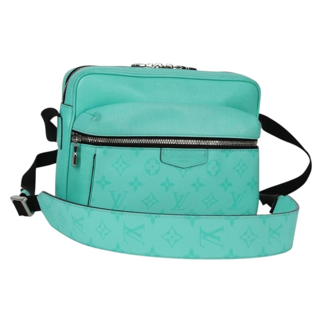 LOUIS VUITTON Taiga Lama Monogram Outdoor Messenger PM Bag M30241 Green Leather Auth: LOUIS VUITTON Taiga Lama Monogram Outdoor Messenger PM Bag M30241 Green Leather Auth Introducing the Louis Vuitton Taiga Lama Monogram Outdoor Messenger PM Bag, a stylish and functional shoulder bag c