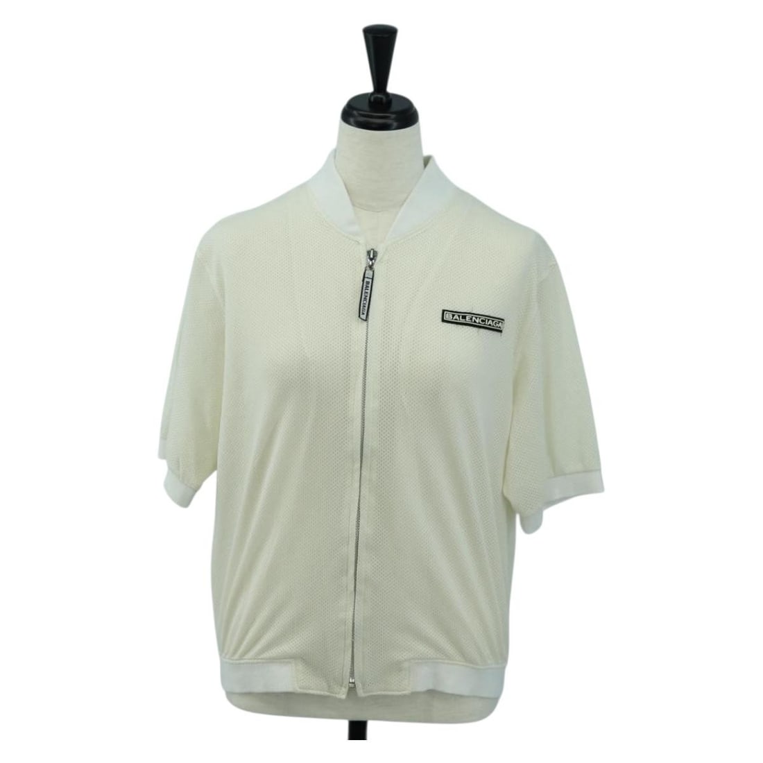 Balenciaga White Polyester Short Sleeve Jacket Japan M: Balenciaga White Polyester Short Sleeve Jacket Japan M This Balenciaga women's short-sleeved golf jacket is crafted from white polyester and features a classic, streamlined design. Made in Japan, the 