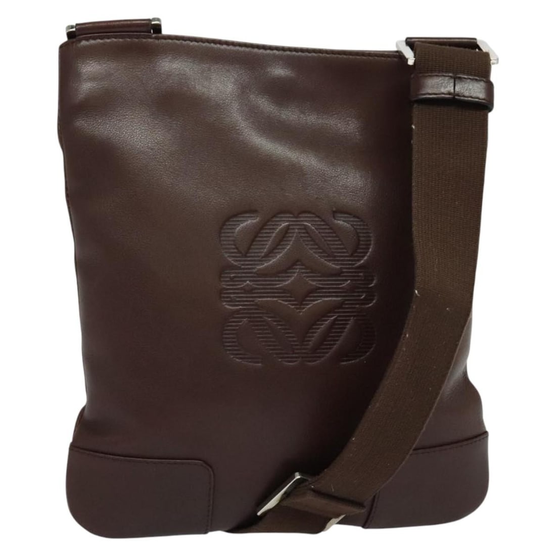 Loewe Brown Leather Shoulder Bag Anagram Model: Loewe Brown Leather Shoulder Bag Anagram Model The Loewe Anagram Shoulder Bag is a unisex leather accessory in brown, featuring a sleek and compact design. It measures 24cm x 27cm x 1cm, crafted in Sp